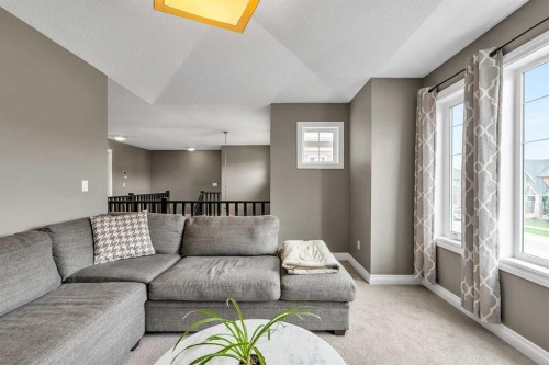 8223 9 Avenue Sw, Calgary, AB - Indoor Photo Showing Living Room