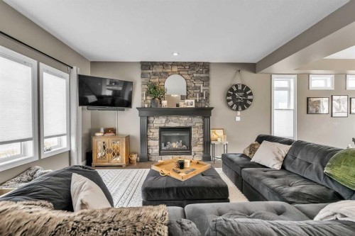 8223 9 Avenue Sw, Calgary, AB - Indoor Photo Showing Living Room With Fireplace