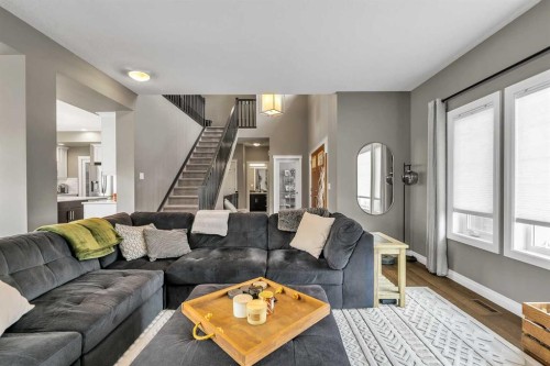 8223 9 Avenue Sw, Calgary, AB - Indoor Photo Showing Living Room