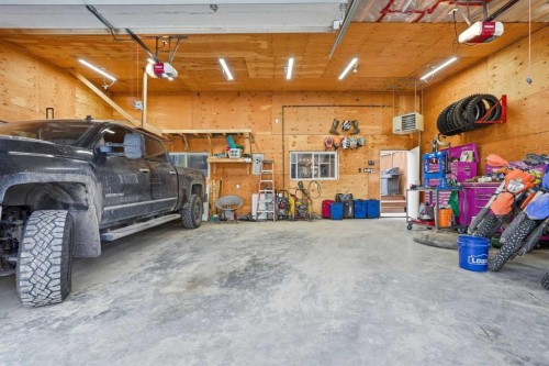 1071 Seton Circle Se, Calgary, AB - Indoor Photo Showing Garage