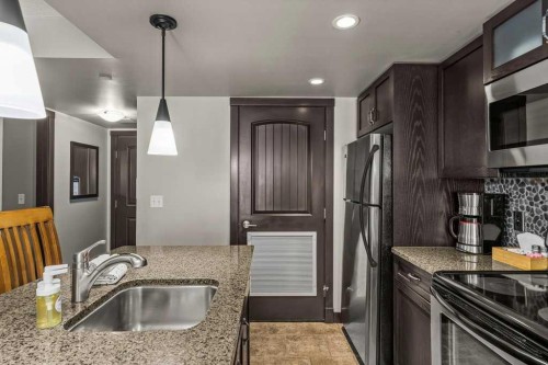 2109-250 2Nd Avenue, Dead Man'S Flats, AB - Indoor Photo Showing Kitchen