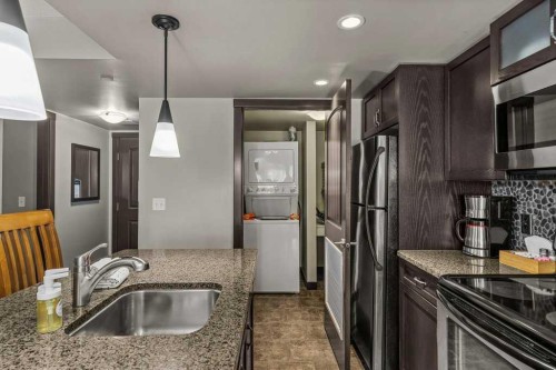 2109-250 2Nd Avenue, Dead Man'S Flats, AB - Indoor Photo Showing Kitchen