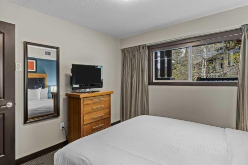 2109-250 2Nd Avenue, Dead Man'S Flats, AB - Indoor Photo Showing Bedroom