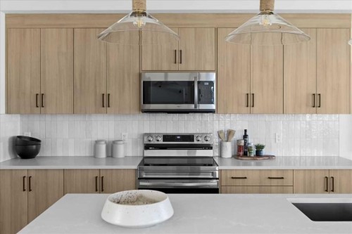 214 Greystone Boulevard, Cochrane, AB - Indoor Photo Showing Kitchen