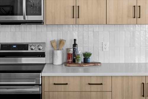214 Greystone Boulevard, Cochrane, AB - Indoor Photo Showing Kitchen