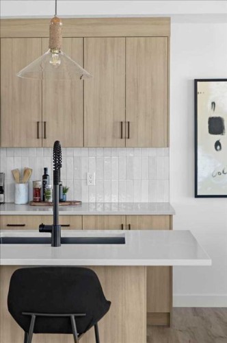 214 Greystone Boulevard, Cochrane, AB - Indoor Photo Showing Kitchen