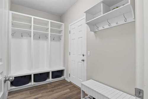 377 Masters Avenue Se, Calgary, AB - Indoor
