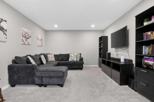 377 Masters Avenue Se, Calgary, AB - Indoor Photo Showing Other Room
