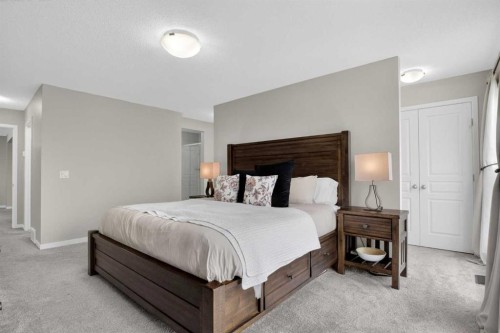 377 Masters Avenue Se, Calgary, AB - Indoor Photo Showing Bedroom