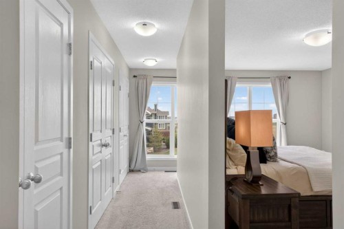 377 Masters Avenue Se, Calgary, AB - Indoor Photo Showing Other Room
