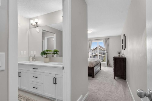 377 Masters Avenue Se, Calgary, AB - Indoor Photo Showing Other Room