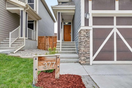 377 Masters Avenue Se, Calgary, AB - Outdoor