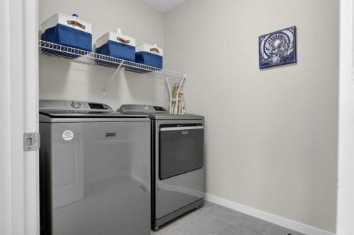 377 Masters Avenue Se, Calgary, AB - Indoor Photo Showing Laundry Room