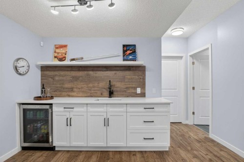 377 Masters Avenue Se, Calgary, AB - Indoor Photo Showing Other Room