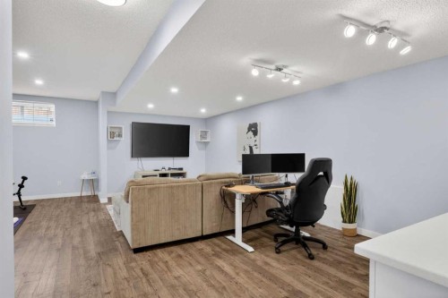 377 Masters Avenue Se, Calgary, AB - Indoor