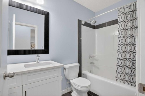 377 Masters Avenue Se, Calgary, AB - Indoor Photo Showing Bathroom