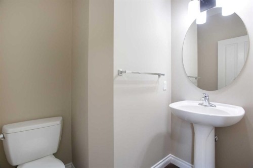 606 Montgomery Close Se, High River, AB - Indoor Photo Showing Bathroom