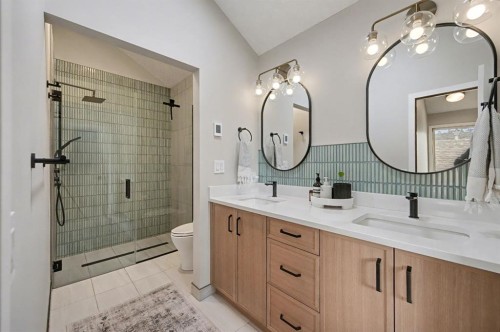 921 Lawrence Grassi Ridge, Canmore, AB - Indoor Photo Showing Bathroom