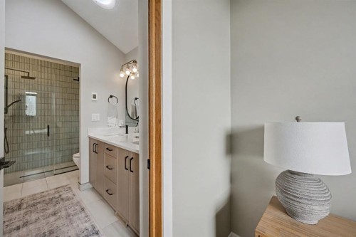 921 Lawrence Grassi Ridge, Canmore, AB - Indoor Photo Showing Bathroom