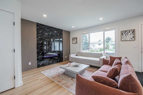 176 Huntchester Crescent Ne, Calgary, AB - Indoor Photo Showing Living Room