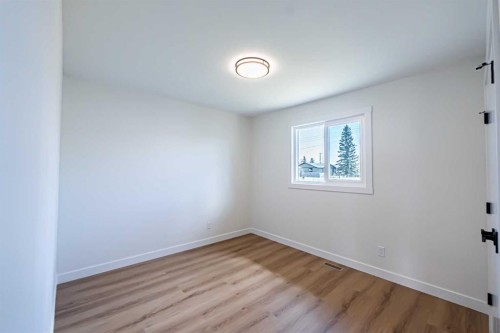 176 Huntchester Crescent Ne, Calgary, AB - Indoor Photo Showing Other Room