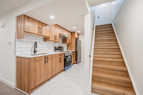 176 Huntchester Crescent Ne, Calgary, AB - Indoor Photo Showing Kitchen