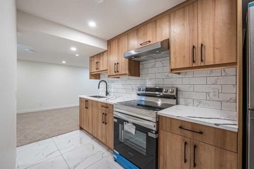 176 Huntchester Crescent Ne, Calgary, AB - Indoor Photo Showing Kitchen