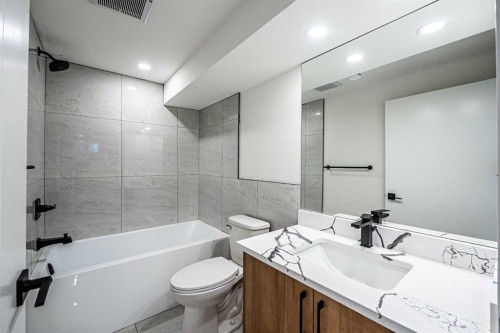 176 Huntchester Crescent Ne, Calgary, AB - Indoor Photo Showing Bathroom