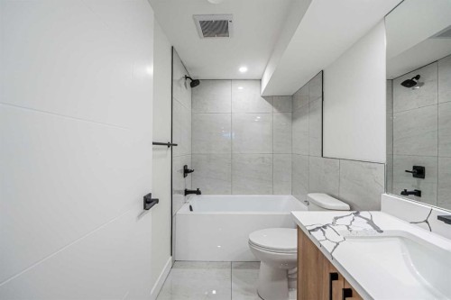 176 Huntchester Crescent Ne, Calgary, AB - Indoor Photo Showing Bathroom