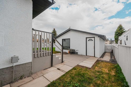 176 Huntchester Crescent Ne, Calgary, AB - Outdoor
