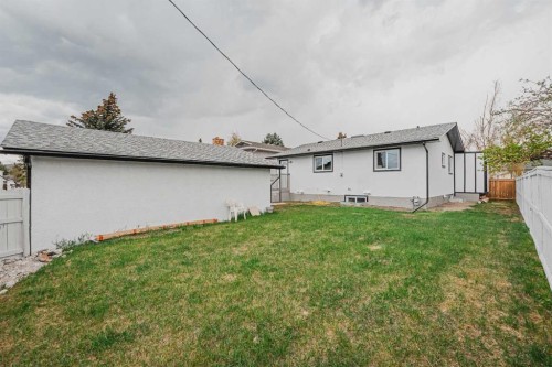 176 Huntchester Crescent Ne, Calgary, AB - Outdoor