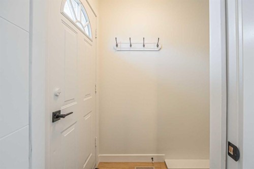 176 Huntchester Crescent Ne, Calgary, AB - Indoor Photo Showing Other Room