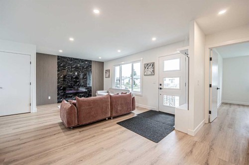 176 Huntchester Crescent Ne, Calgary, AB - Indoor Photo Showing Other Room