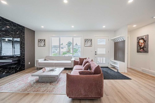 176 Huntchester Crescent Ne, Calgary, AB - Indoor Photo Showing Living Room