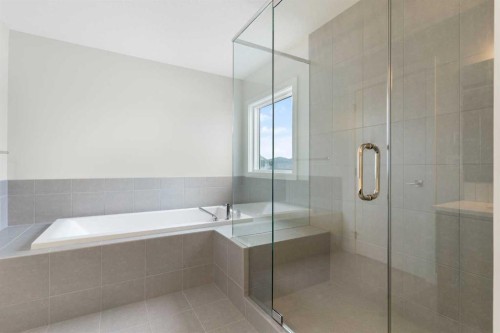 125 Southborough Common, Cochrane, AB - Indoor Photo Showing Bathroom