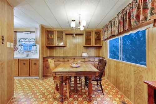 603 Alberta Avenue, Carmangay, AB - Indoor Photo Showing Dining Room