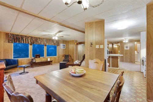 603 Alberta Avenue, Carmangay, AB - Indoor Photo Showing Dining Room