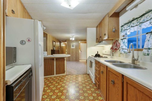 603 Alberta Avenue, Carmangay, AB - Indoor Photo Showing Kitchen With Double Sink