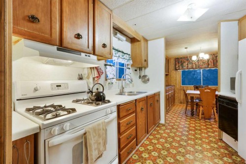 603 Alberta Avenue, Carmangay, AB - Indoor Photo Showing Kitchen With Double Sink