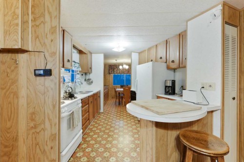 603 Alberta Avenue, Carmangay, AB - Indoor Photo Showing Kitchen