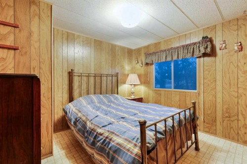 603 Alberta Avenue, Carmangay, AB - Indoor Photo Showing Bedroom