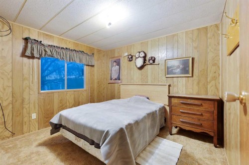 603 Alberta Avenue, Carmangay, AB - Indoor Photo Showing Bedroom