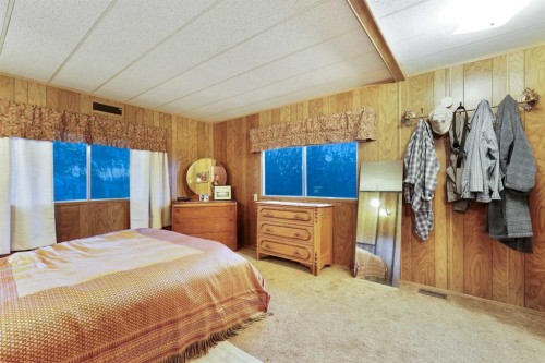 603 Alberta Avenue, Carmangay, AB - Indoor Photo Showing Bedroom