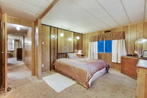 603 Alberta Avenue, Carmangay, AB - Indoor Photo Showing Bedroom
