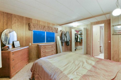 603 Alberta Avenue, Carmangay, AB - Indoor Photo Showing Bedroom