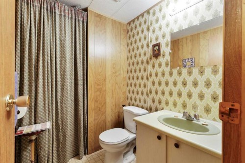 603 Alberta Avenue, Carmangay, AB - Indoor Photo Showing Bathroom