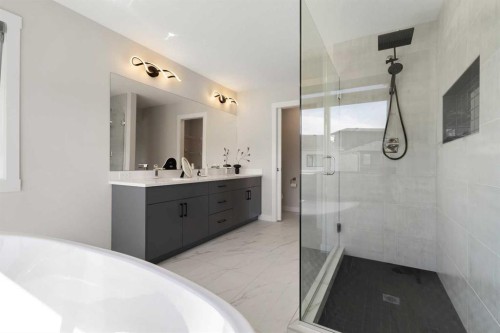61 Rowmont Heath Nw, Calgary, AB - Indoor Photo Showing Bathroom