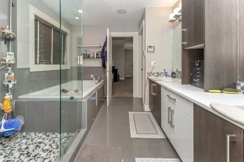 249 Kinniburgh Boulevard, Chestermere, AB - Indoor Photo Showing Bathroom