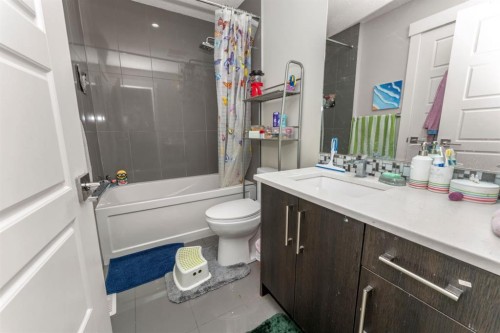 249 Kinniburgh Boulevard, Chestermere, AB - Indoor Photo Showing Bathroom