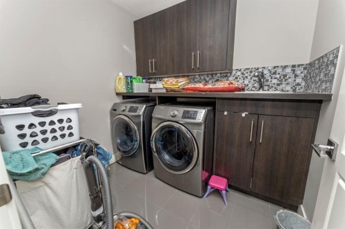 249 Kinniburgh Boulevard, Chestermere, AB - Indoor Photo Showing Laundry Room